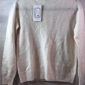 Chic Cream Sweater with Intricate Pattern